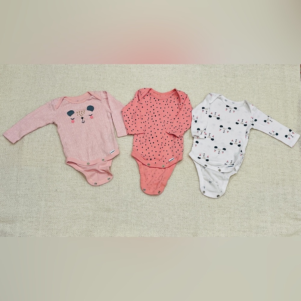 Bundle. Baby girl clothes. 0-3 months. Set of 3 onesies. Gerber.